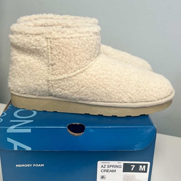 Arizona Women’s Spring‎ Flat Heel Memory Foam Winter Boots - Picture 2 of 7